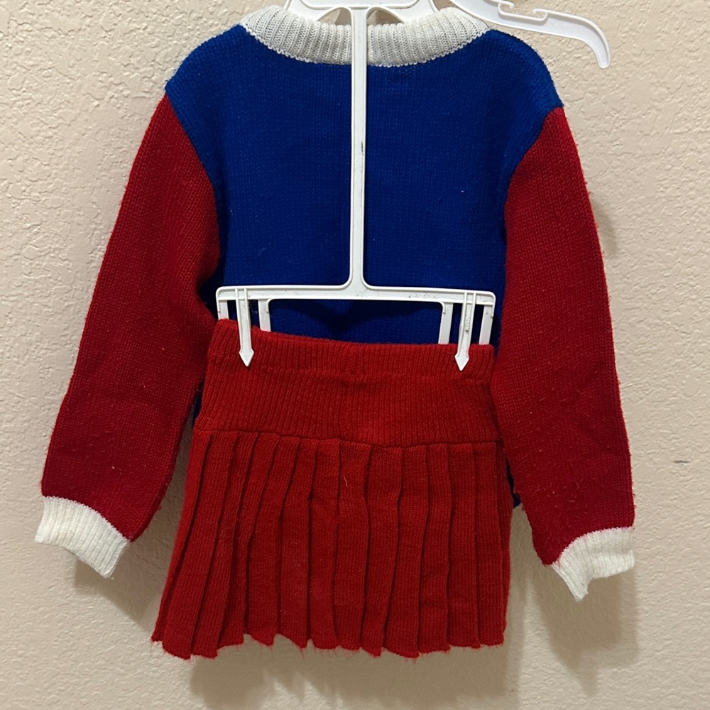 Vintage Goldilocks sweater with matching skirt - Picture 4 of 5